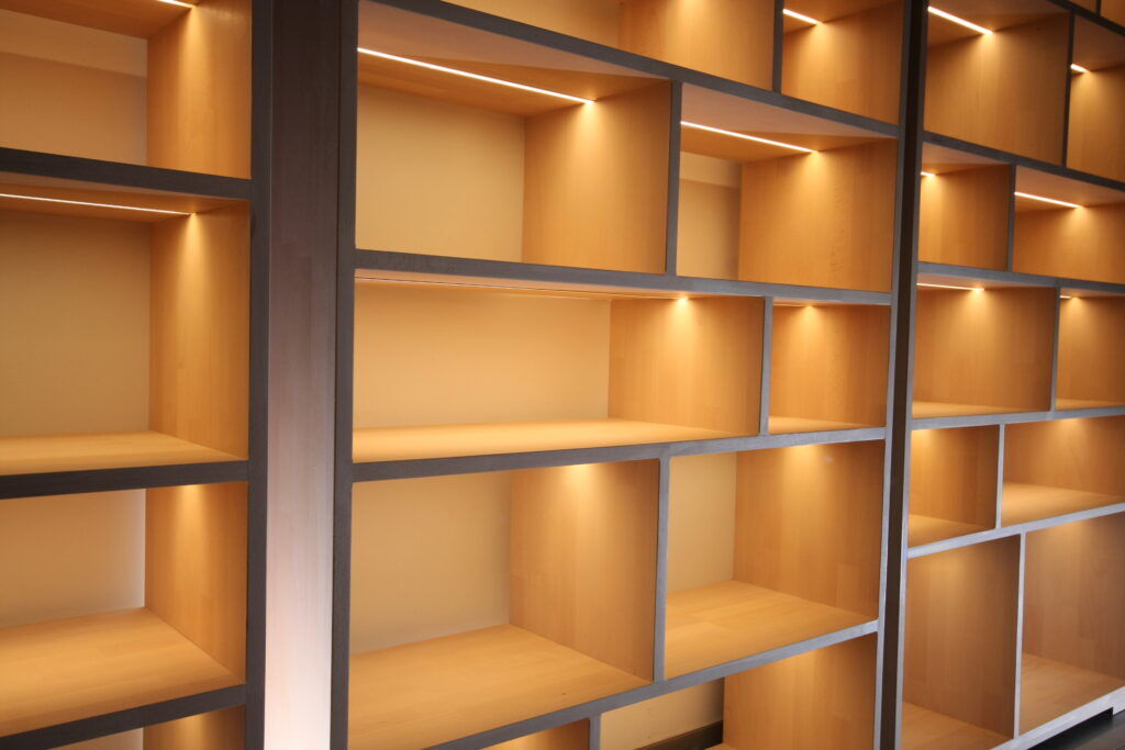 Étagères en hêtre avec LEDs — photo 3
