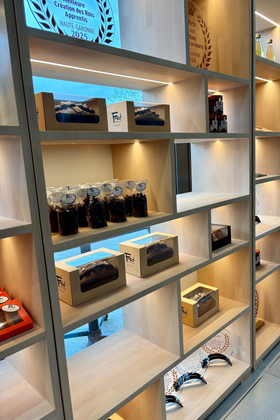 Étagères en hêtre avec LEDs — photo 4