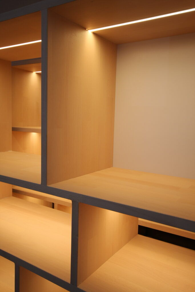 Étagères en hêtre avec LEDs — photo 5