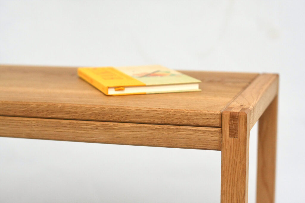 Petite table en chêne massif — photo 4