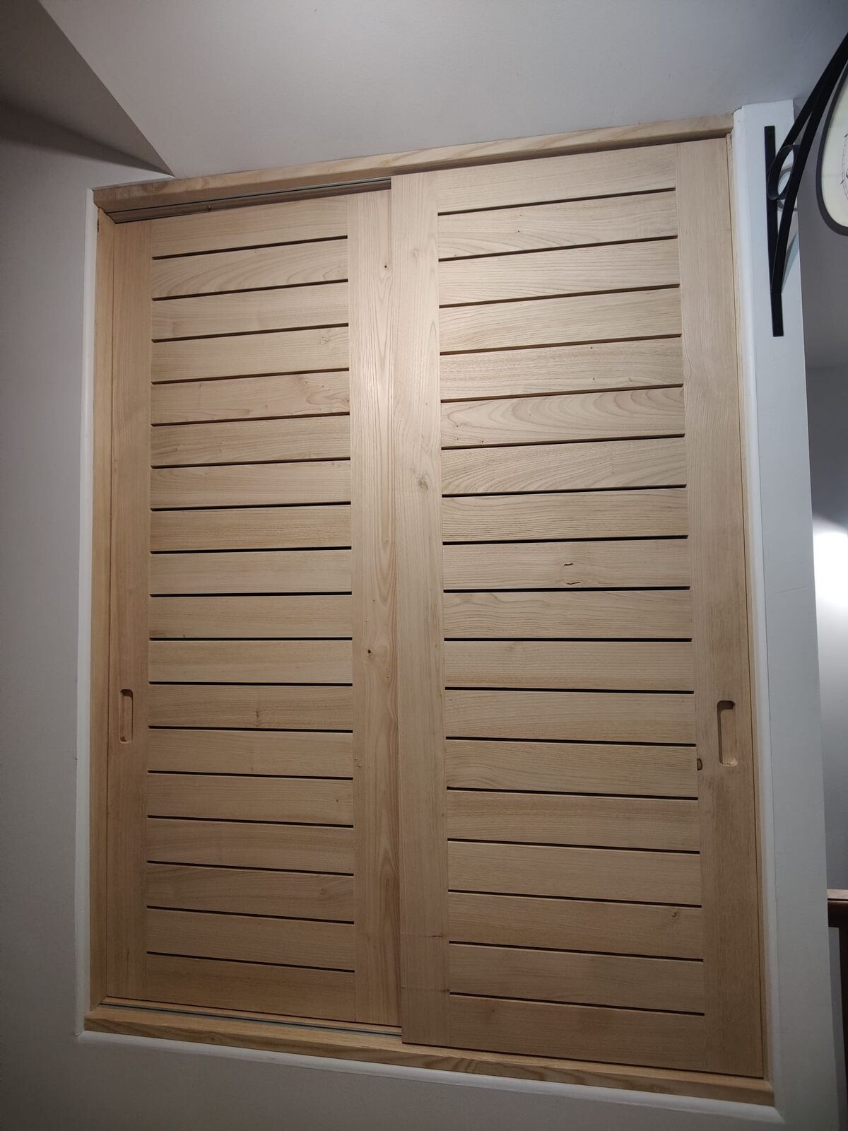 Portes coulissantes ajourées en châtaigner — photo 1