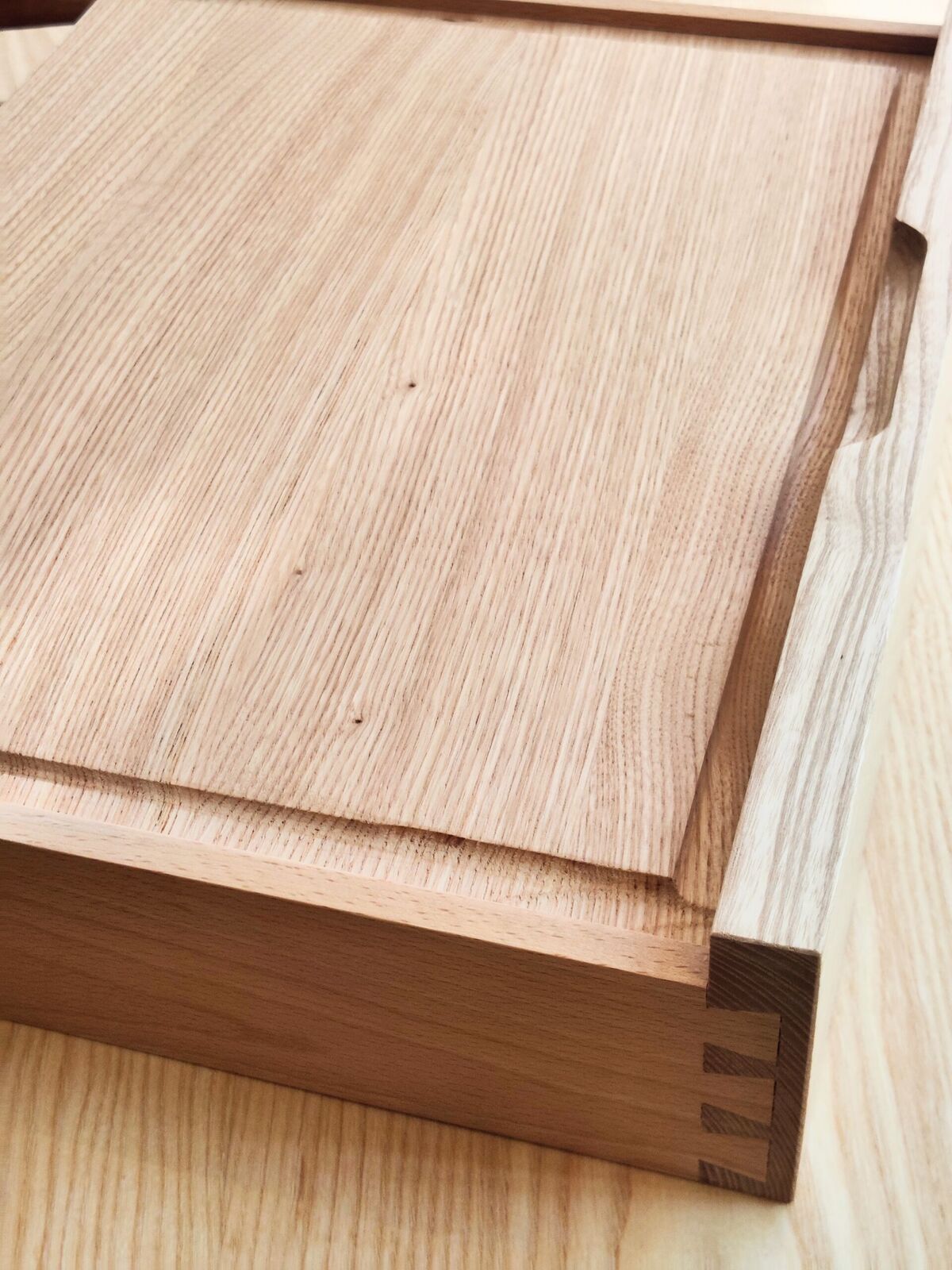 Table basse en frêne massif avec tiroirs — photo 8