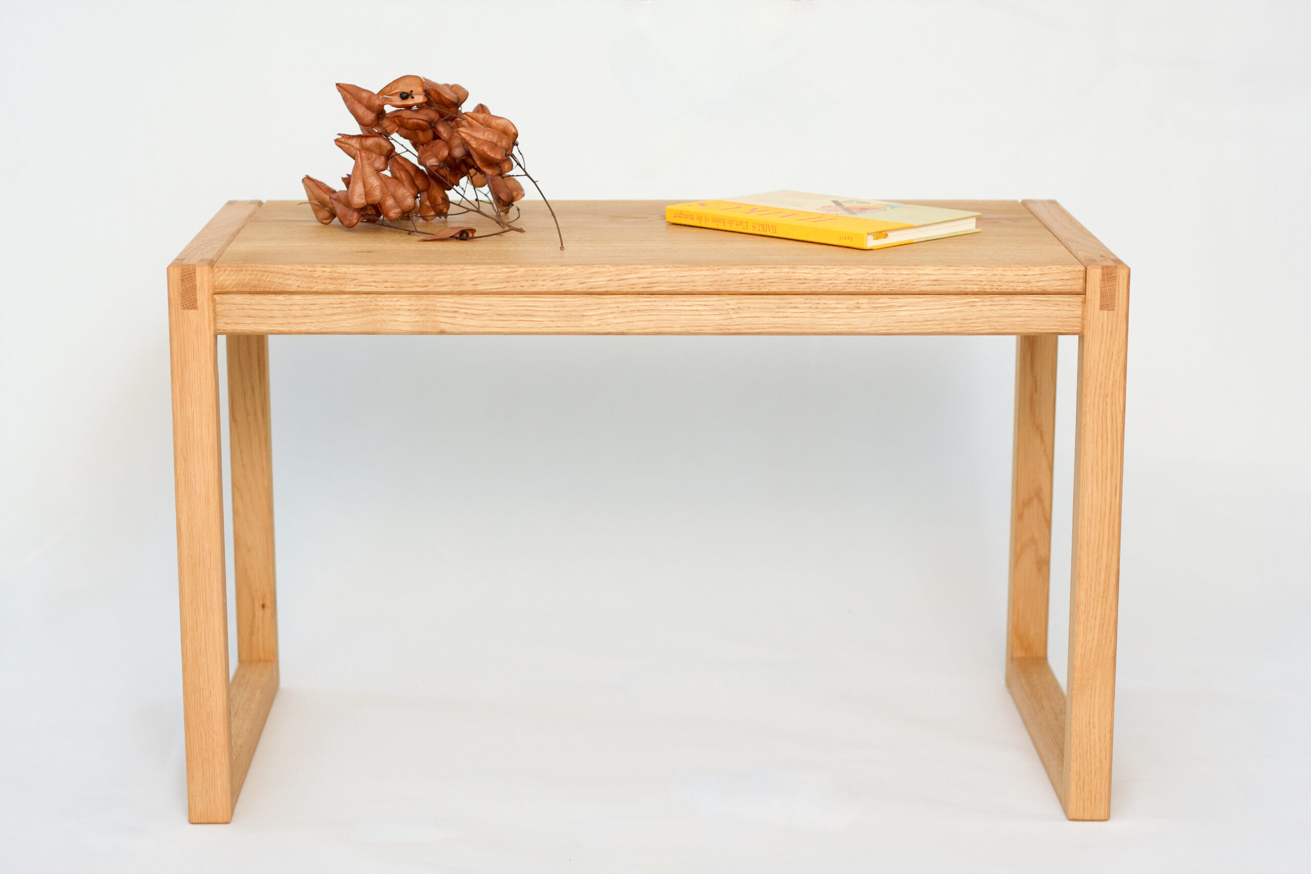 Petite table en chêne massif